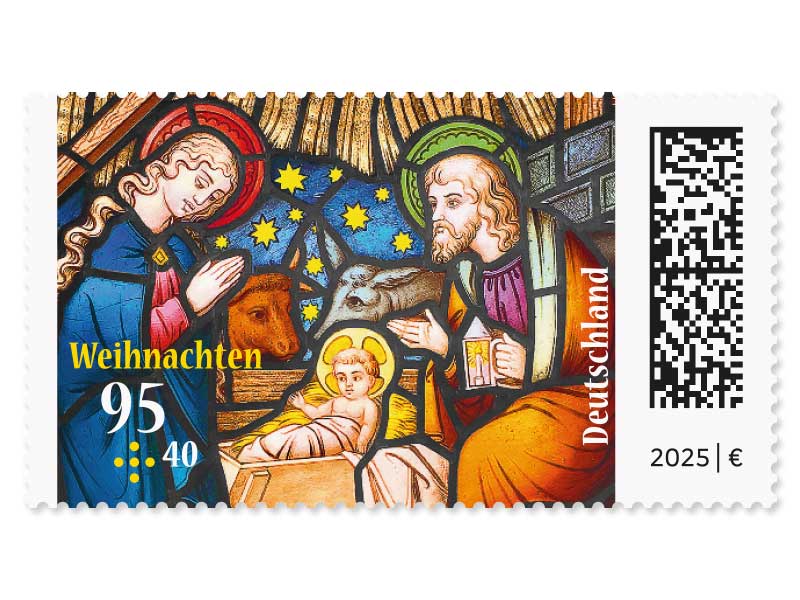 Darstellung von Christi Geburt auf einem Kirchenfenster in der Nikolaus Gallus-Kapelle im Regensburger Alumneum Haus der Kirche