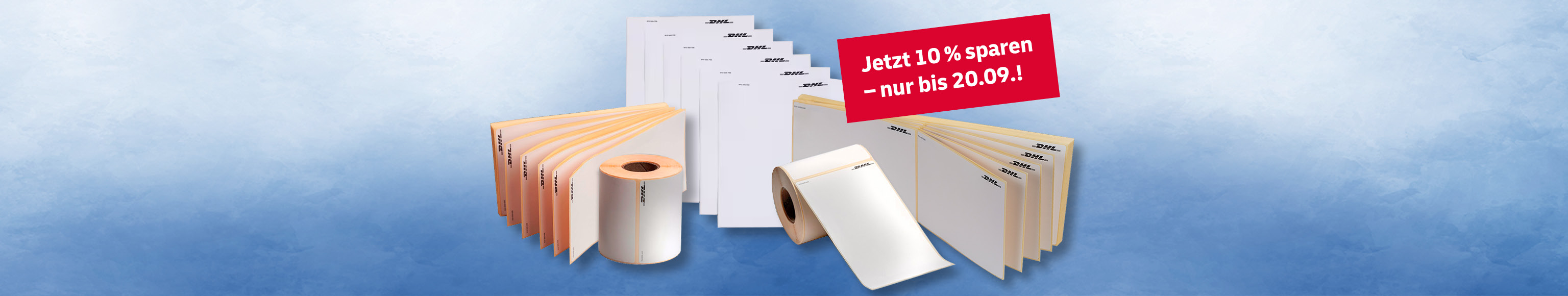 Collage aus Versandetiketten von DHL mit Hinweis Jetzt 10 % sparen